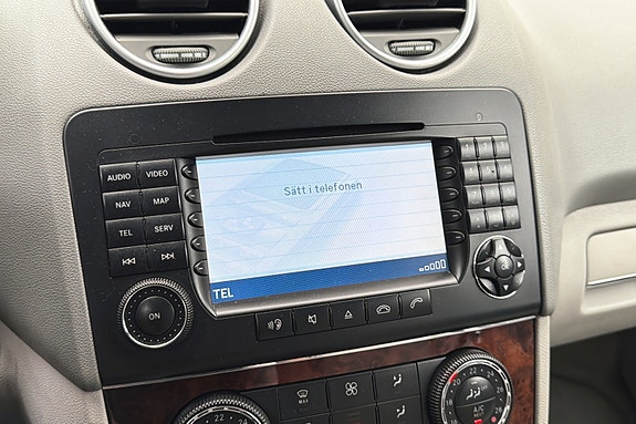 Mercedes-Benz ML320 27 of 30
