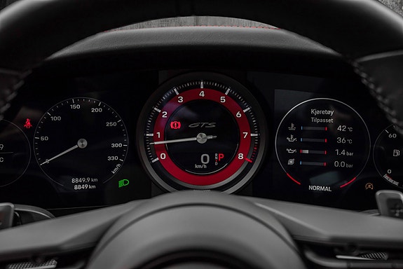 Porsche 911 Carrera 4 GTS 29 of 30