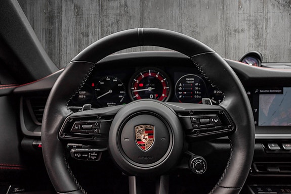 Porsche 911 Carrera 4 GTS 24 of 30