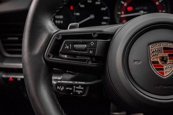 Porsche 911 Carrera 4 GTS 25 of 30