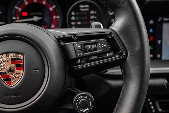 Porsche 911 Carrera 4 GTS 26 of 30