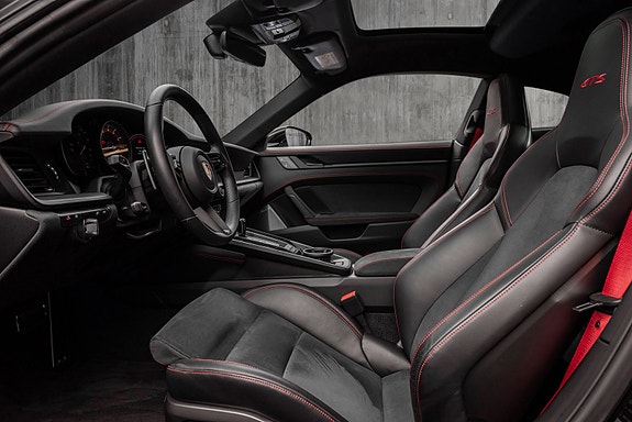 Porsche 911 Carrera 4 GTS 19 of 30