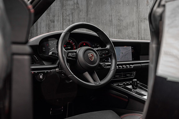 Porsche 911 Carrera 4 GTS 18 of 30