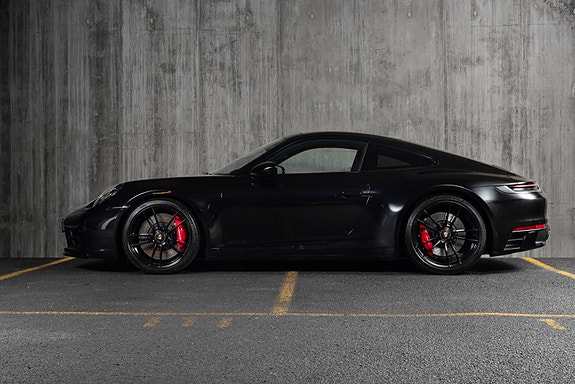 Porsche 911 Carrera 4 GTS 3 of 30