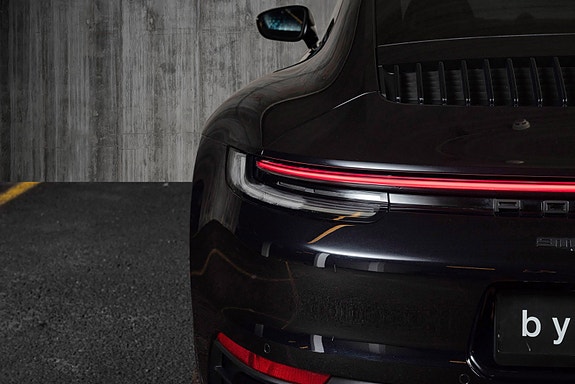 Porsche 911 Carrera 4 GTS 9 of 30