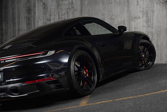 Porsche 911 Carrera 4 GTS 15 of 30