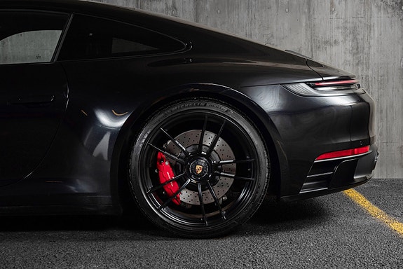 Porsche 911 Carrera 4 GTS 13 of 30