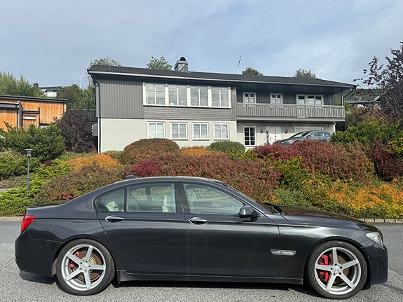 BMW 750i 6 of 18
