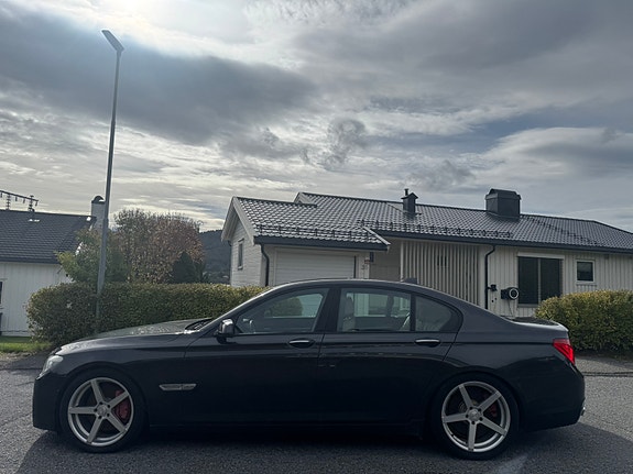 BMW 750i 2 of 18