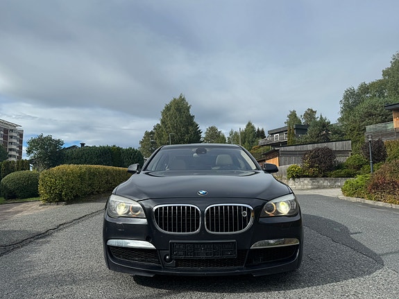 BMW 750i 8 of 18