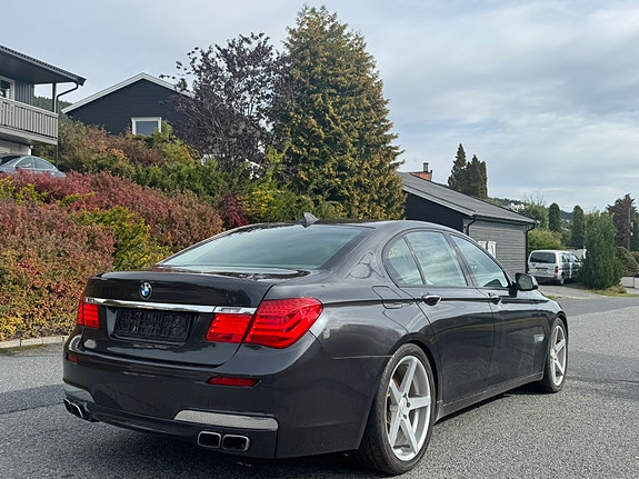 BMW 750i 5 of 18