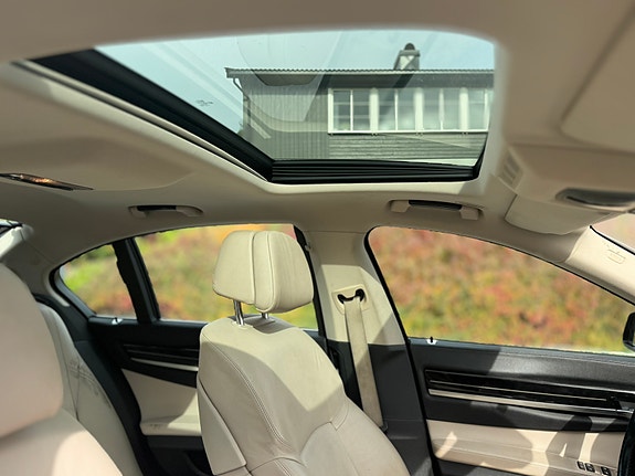 BMW 750i 14 of 18