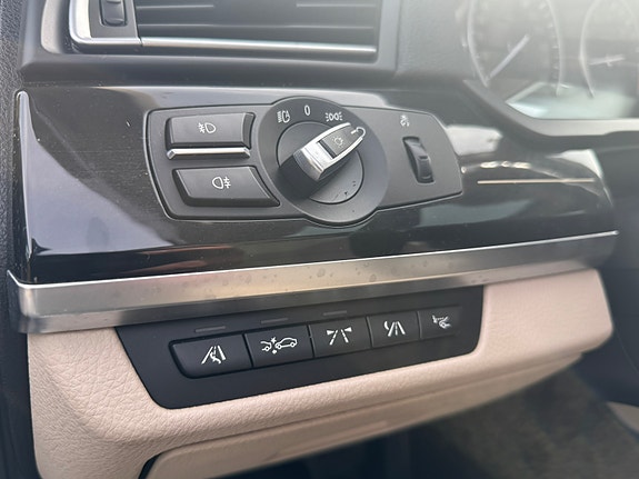 BMW 750i 15 of 18