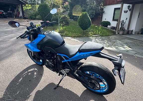 Suzuki GSX-8S 3 of 6