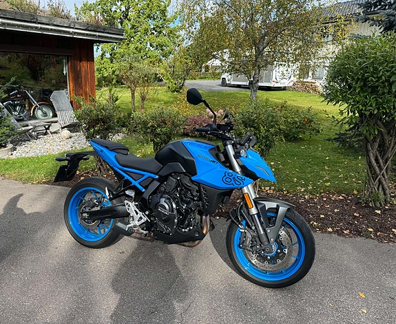 Suzuki GSX-8S 5 of 6