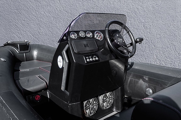 Brig Eagle 4 Black Edition M/ 20HK Merc/Tilt 22 of 30
