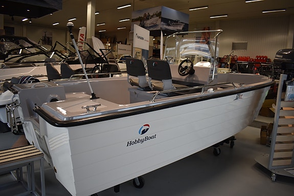 Hobby 528 CC m/Yamaha F50 – solid og romslig skjærgårdsjeep 2 of 7