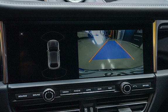 Porsche Macan 22 of 30