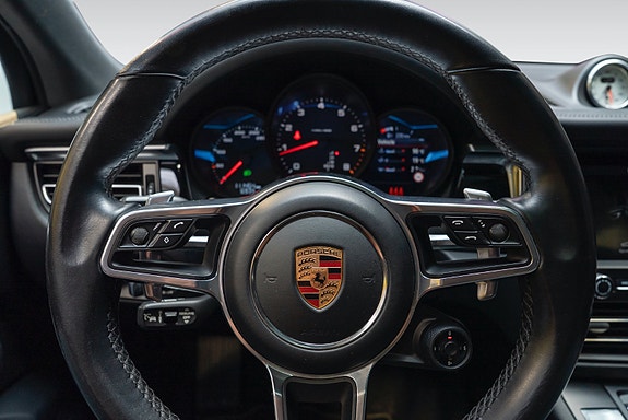 Porsche Macan 16 of 30