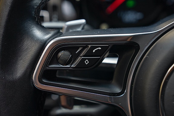Porsche Macan 18 of 30
