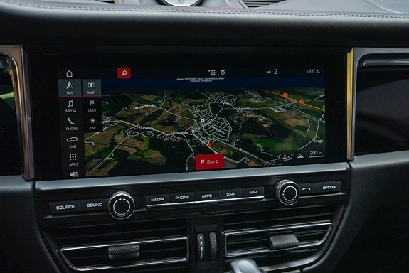Porsche Macan 21 of 30