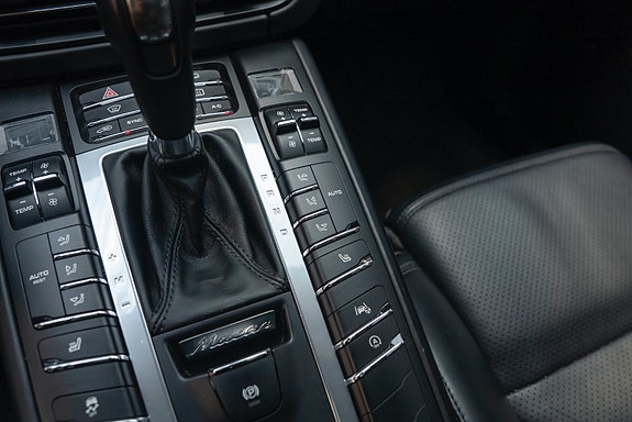Porsche Macan 26 of 30
