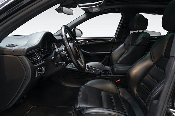 Porsche Macan 14 of 30