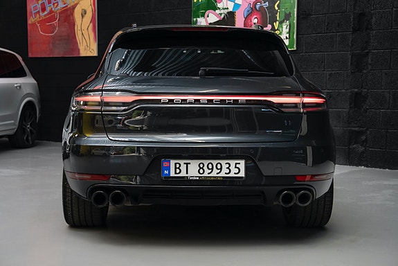 Porsche Macan 7 of 30