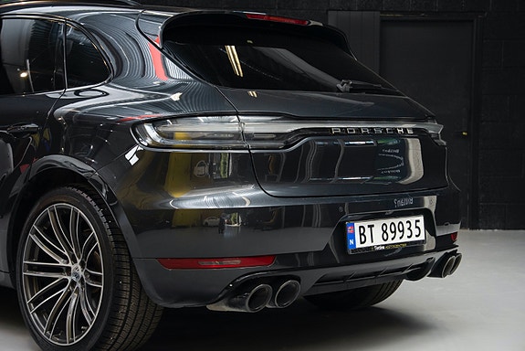 Porsche Macan 6 of 30