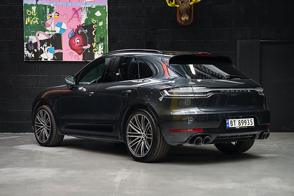 Porsche Macan 8 of 30