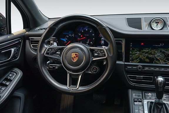 Porsche Macan 29 of 30