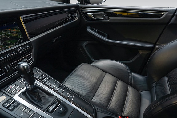 Porsche Macan 27 of 30