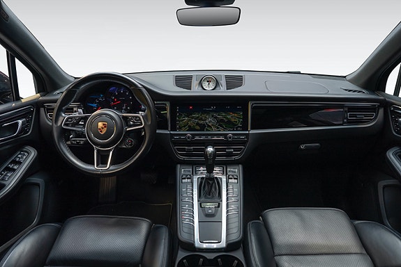 Porsche Macan 28 of 30