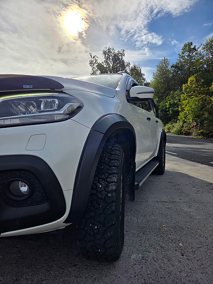 Mercedes-Benz X250 d 13 of 26