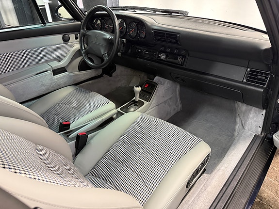 Porsche 911 16 of 27