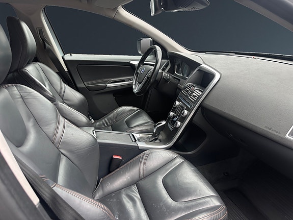 Volvo XC60 14 of 30