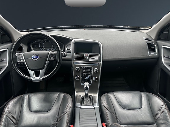 Volvo XC60 13 of 30