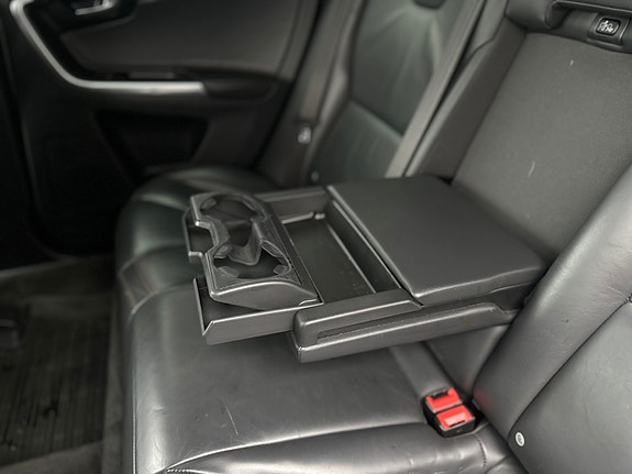 Volvo XC60 16 of 30