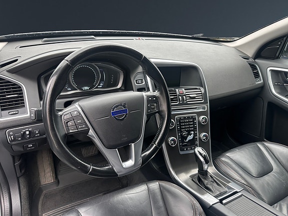 Volvo XC60 12 of 30