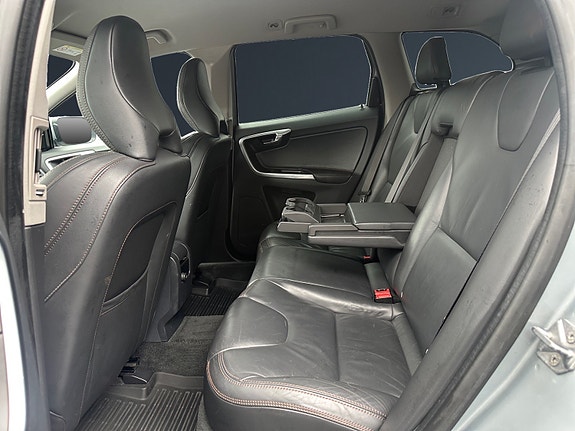 Volvo XC60 15 of 30