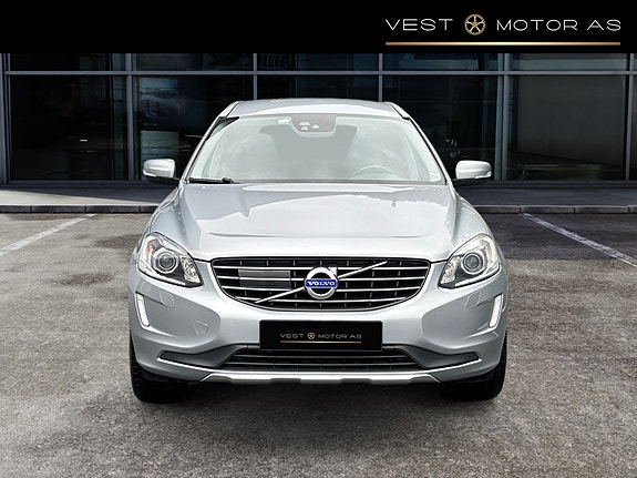 Volvo XC60 2 of 30