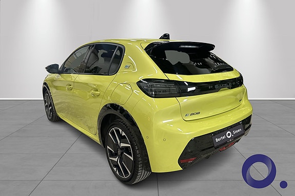 Peugeot e-208 3 of 18