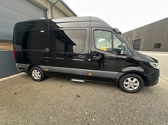 Mercedes-Benz Sprinter 2 of 13