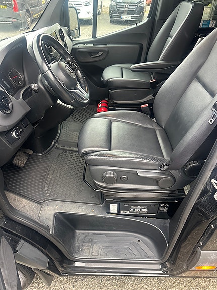 Mercedes-Benz Sprinter 7 of 13