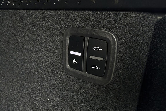 Porsche Macan 28 of 28