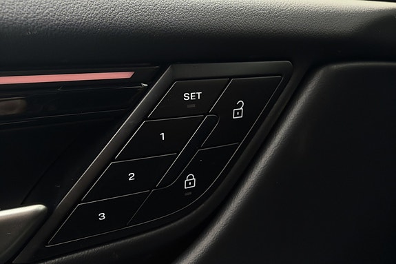 Porsche Macan 21 of 28