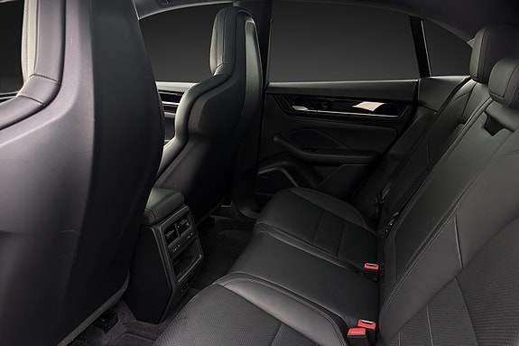 Porsche Macan 25 of 28