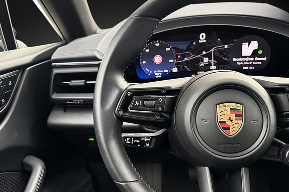 Porsche Macan 13 of 28