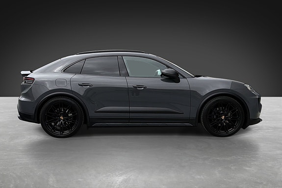 Porsche Macan 4 of 28