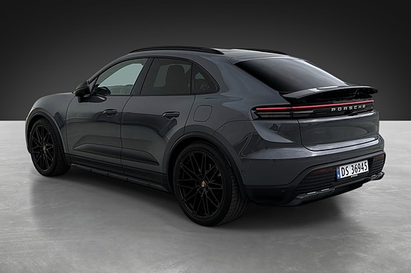 Porsche Macan 7 of 28